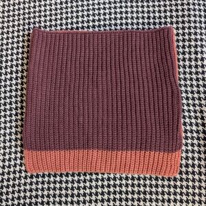 Verloop Coral and Burgundy Knit Scarf